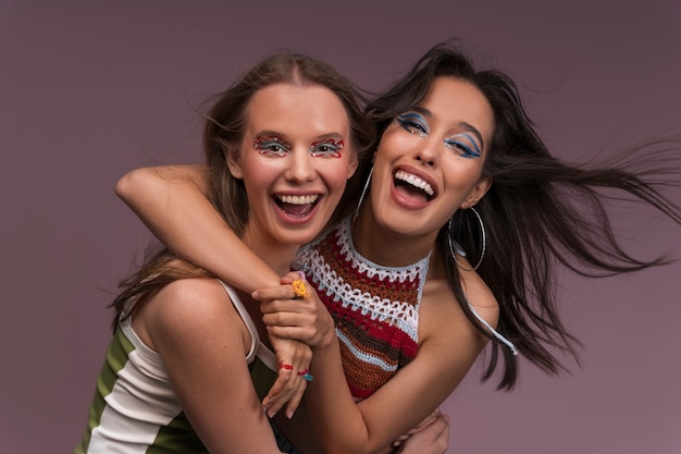 Free photo portrait of people wearing graphic eye makeup