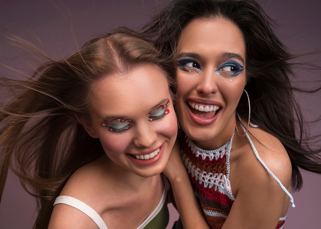 Free photo portrait of people wearing graphic eye makeup