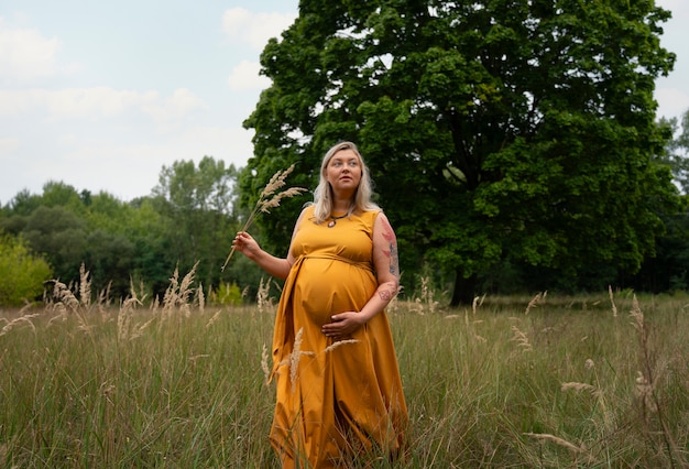 Free photo portrait of plus size pregnant woman