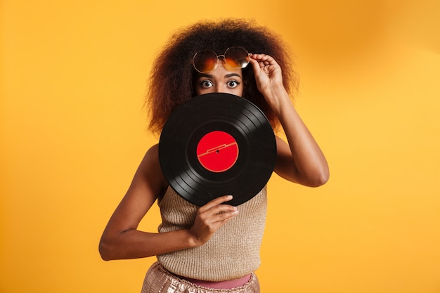 Free photo portrait of a pretty afro american woman