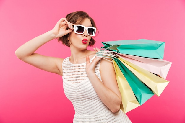 Free photo portrait of a pretty girl dressed in dress