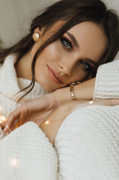 Free photo portrait of pretty girl in a knitted pullover