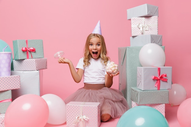 Free photo portrait of a pretty little girl in a birthday hat