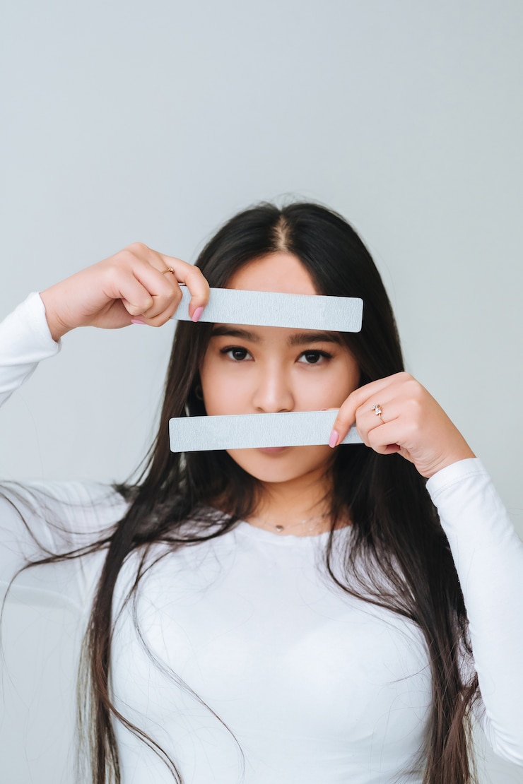 無料Photo 分離ポーズかなり笑顔の女性の肖像画