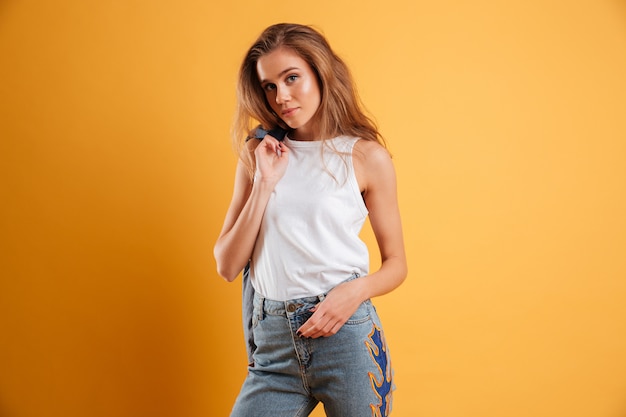 Free photo portrait of a pretty young girl holding jacket