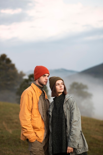 Free photo portrait of rural travelers looking away