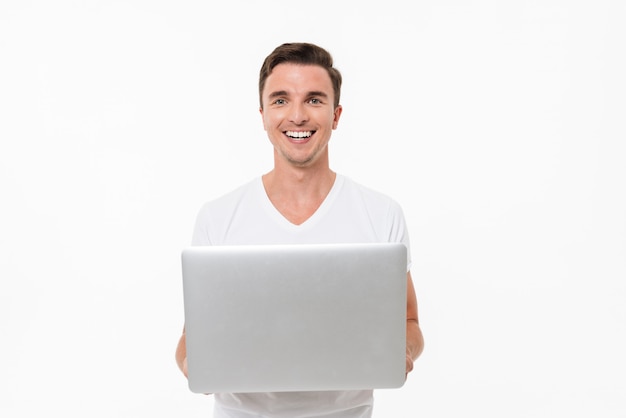 Free photo portrait of a satisfied smiling guy working