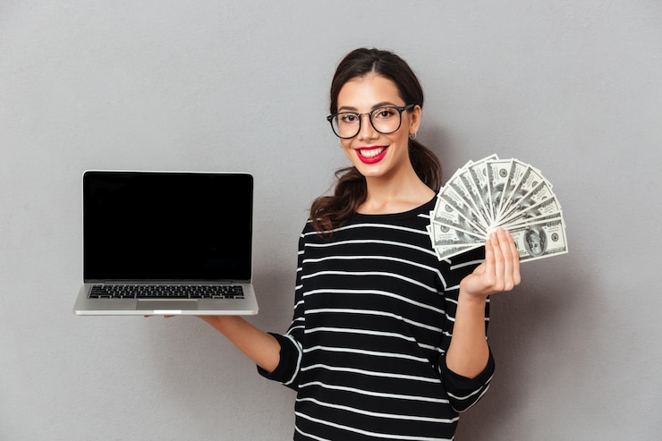 Free Photo portrait of a satisfied woman in eyeglasses