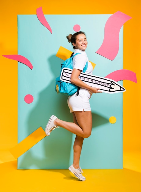 Free photo portrait of schoolgirl on a memphis background