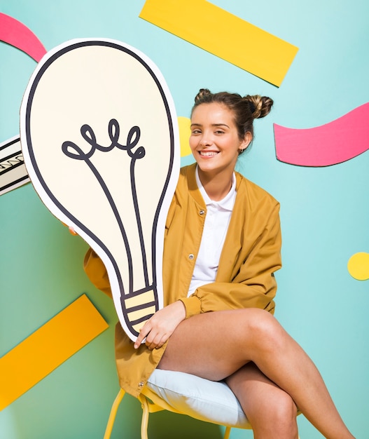 Free photo portrait of schoolgirl with big light bulb