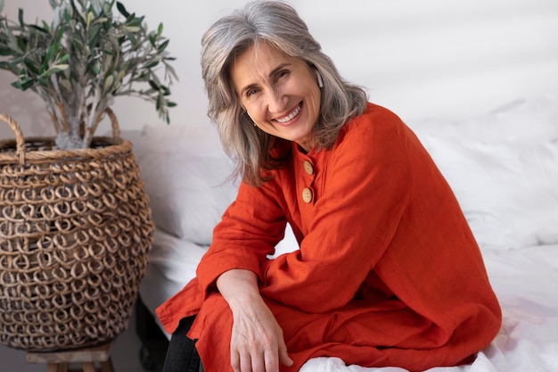 Free photo portrait of senior woman wearing red shirt