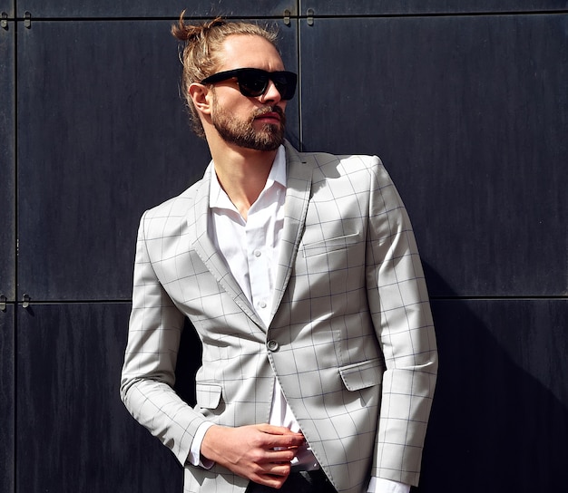 Free photo portrait of sexy handsome man dressed in elegant beige checkered suit