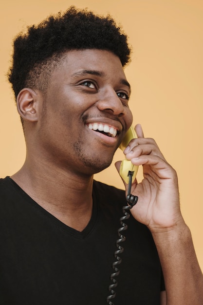 Free photo portrait of smiley man talking on the phone