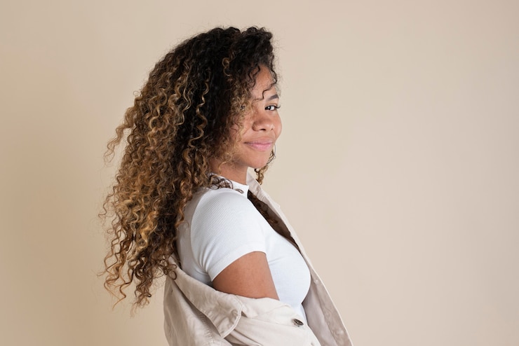 Free Photo portrait of smiley teenage girl