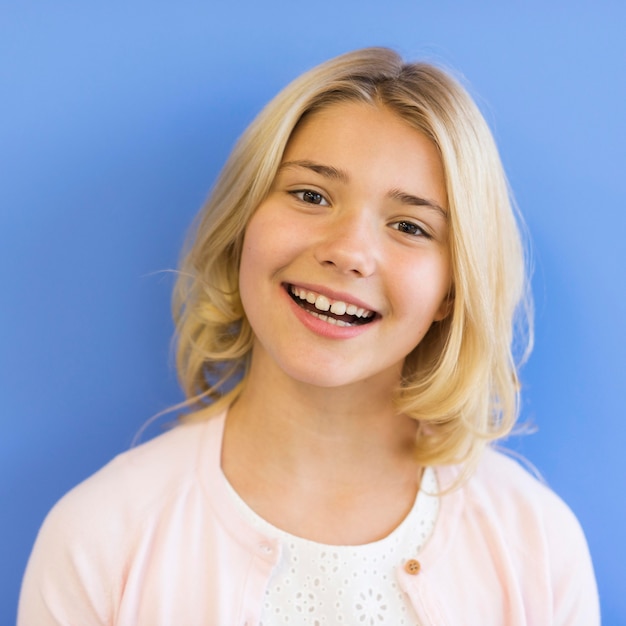 Free photo portrait smiley young girl