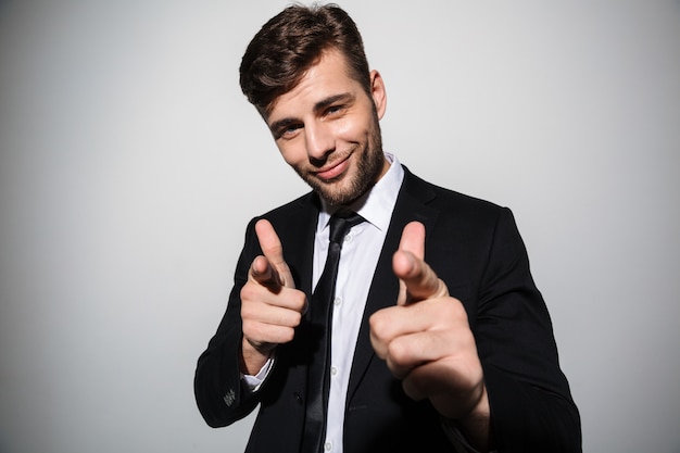 Free photo portrait of a smiling confident man in suit and tie