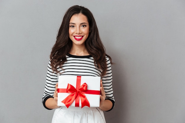 Portrait of a smiling girl holding present box