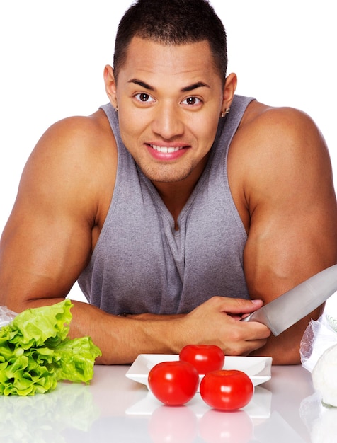 Free photo portrait of smiling man posing in studio