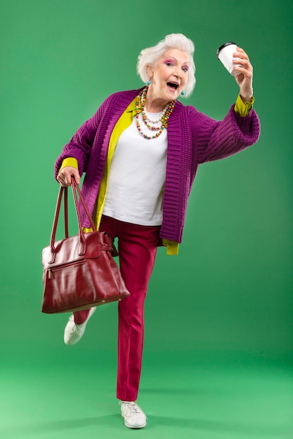 Free photo portrait of stylish senior woman