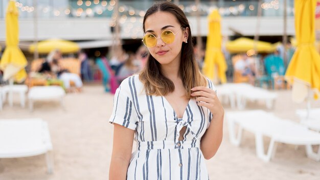 Free photo portrait of stylish young girl posing