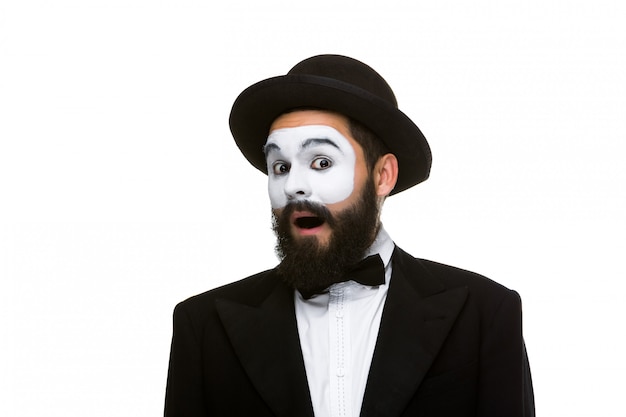 Free photo portrait of the surprised mime with open mouth