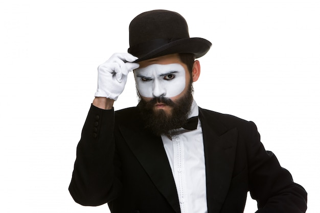 Free photo portrait of the suspicious mime