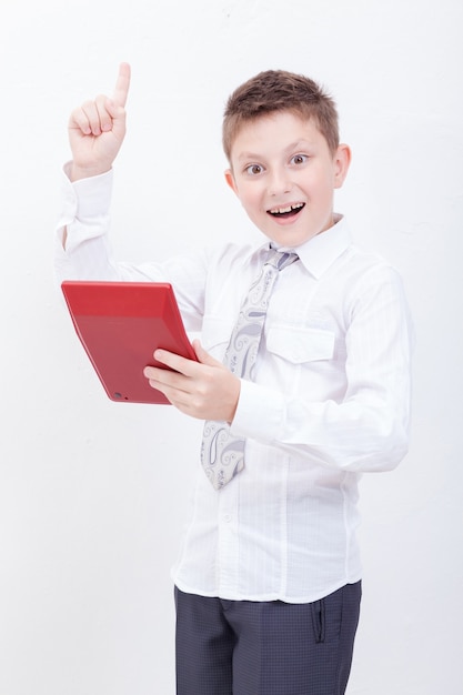 Free photo portrait of teen boy with calculator