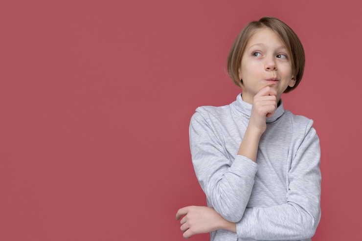 Free Photo portrait of teenage girl looking thoughtful
