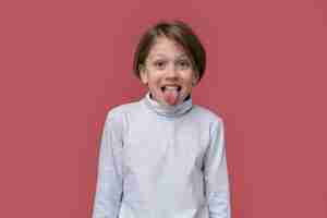 Free photo portrait of teenage girl sticking her tongue out