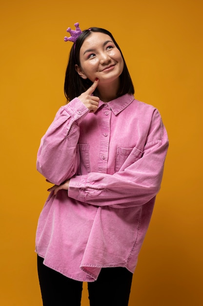 Free photo portrait of a teenage girl thinking about something and smiling