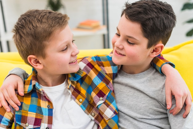 Free photo portrait of two boys