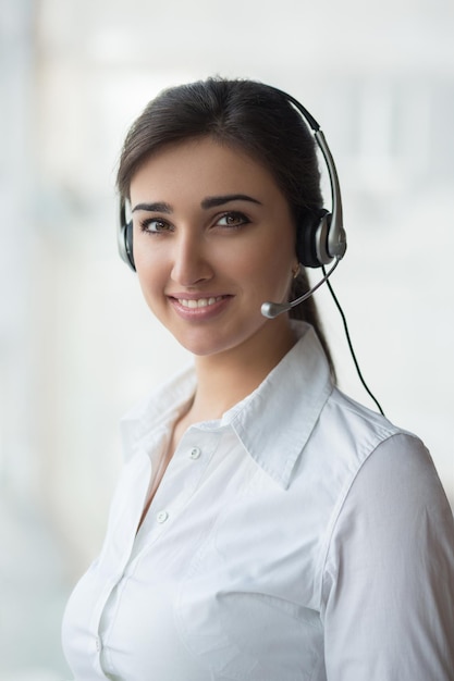 Free photo portrait of white collar worker in office