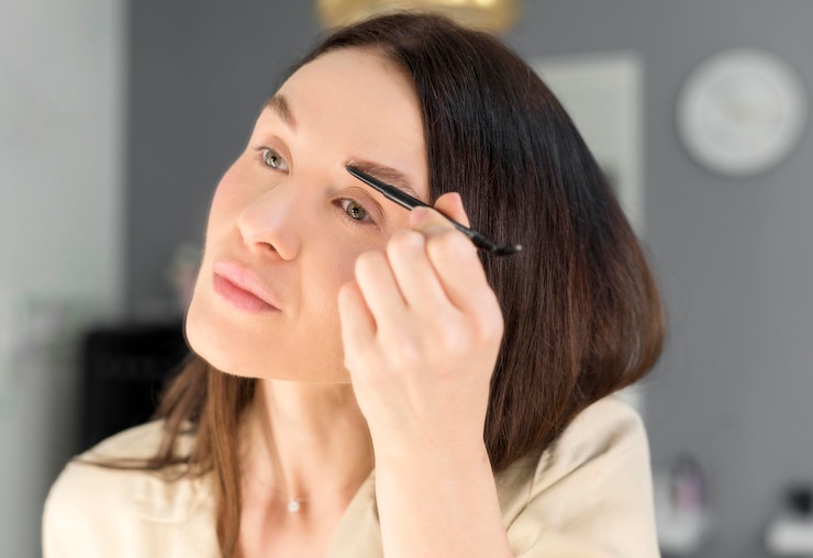 Free Photo portrait woman eyebrow make up