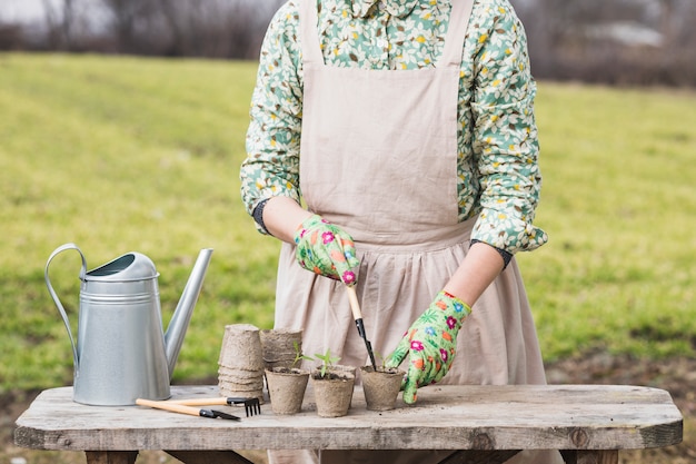 Free photo portrait of woman gardening