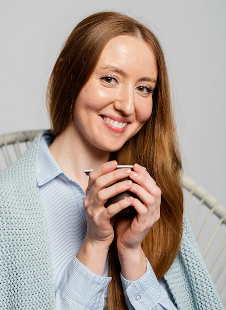 Free photo portrait woman holding cup