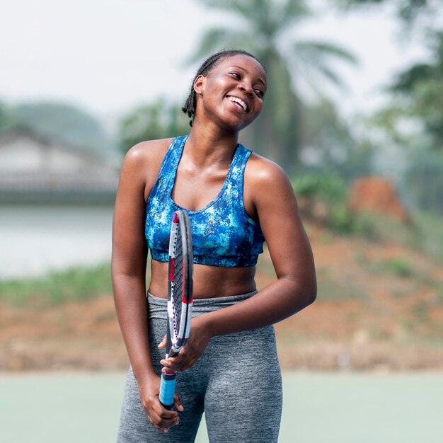 Портрет женщины, играющей в теннис