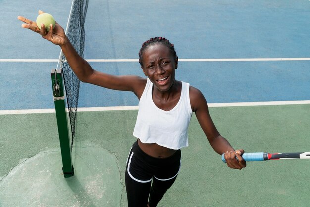 Free photo portrait woman playing tennis