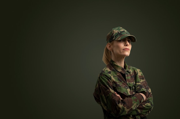 Free photo portrait of woman ready for duty