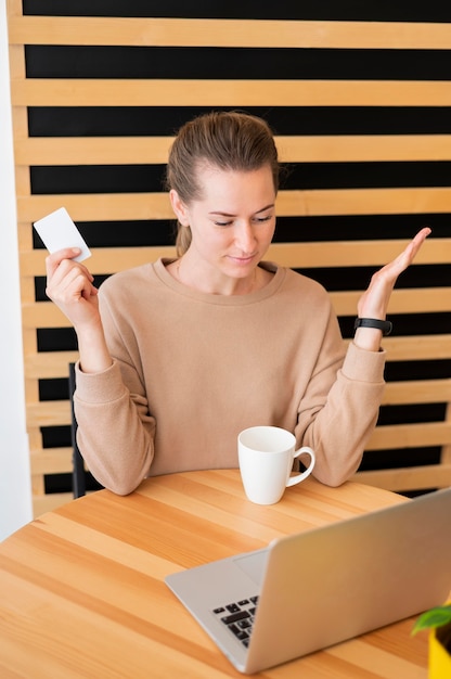 Free photo portrait of woman thinking about what to shop online