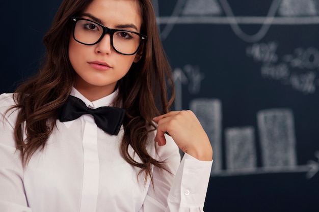 Free photo portrait of woman with glasses and bow tie