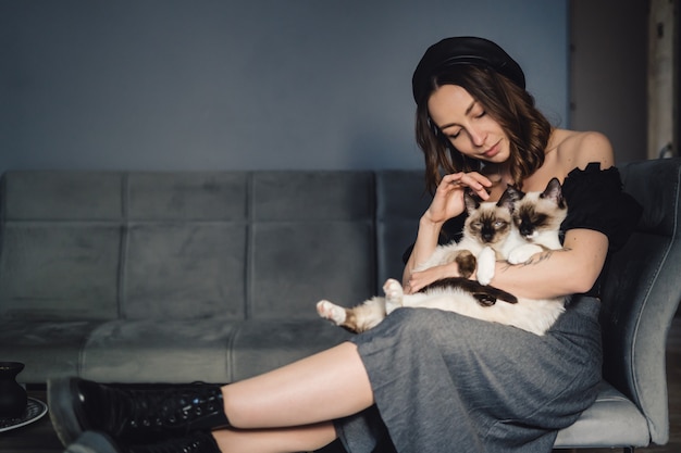 Portrait woman with Siamese cats