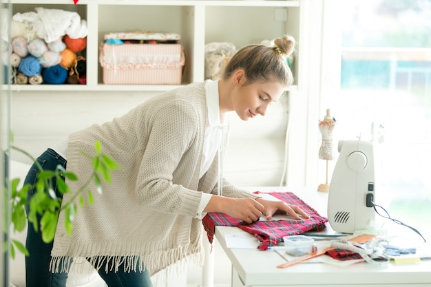 Free photo portrait of a woman working with a sewing pattern