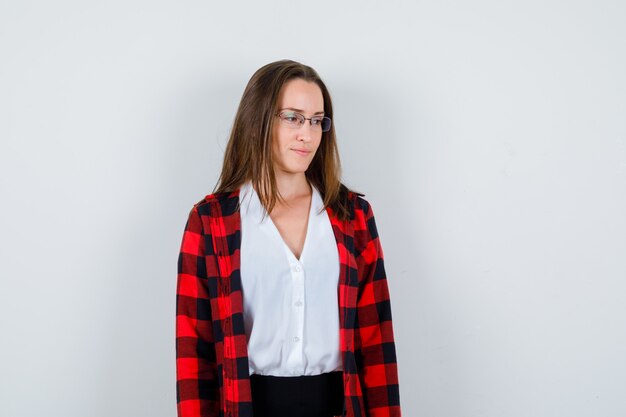 Free photo portrait of young beautiful female looking away in casual outfit and looking cheerless front view