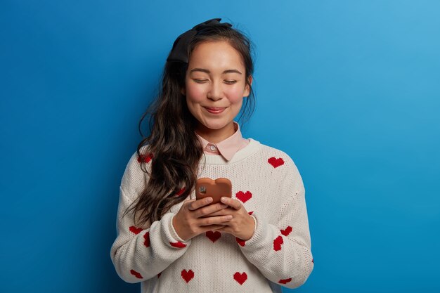 Portrait of young and beautiful woman gesticulating