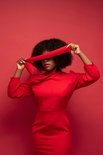 Free photo portrait of young beautiful woman with red dress