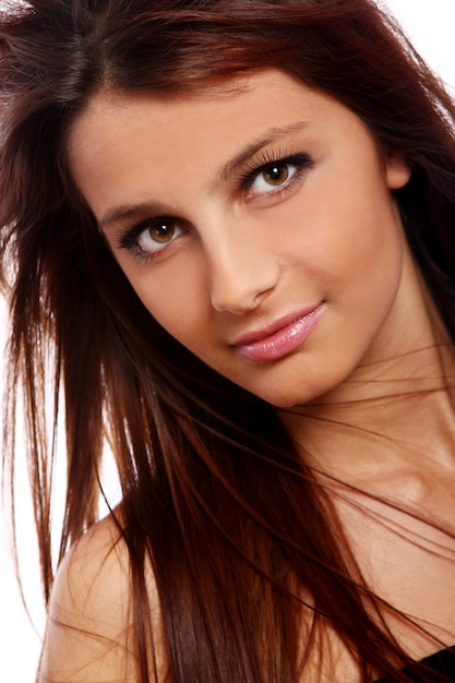 Free photo portrait of young and beautiful woman