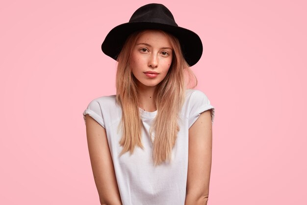 Portrait of young blonde woman wearing big hat