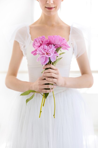 Free photo portrait of a young bride