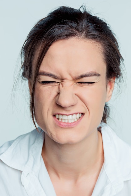 Free photo portrait of young brunette feeling stress