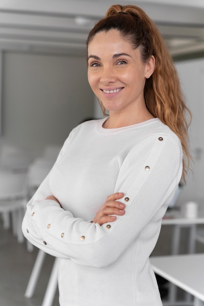 Portrait of young business woman posing with crossed arms